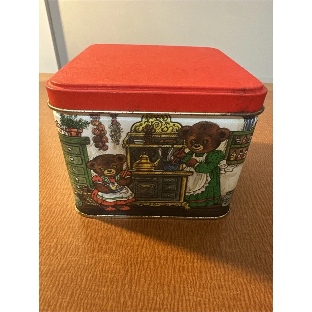 Vintage Christmas Bears Cooking In Kitchen  Tin, 3.5
